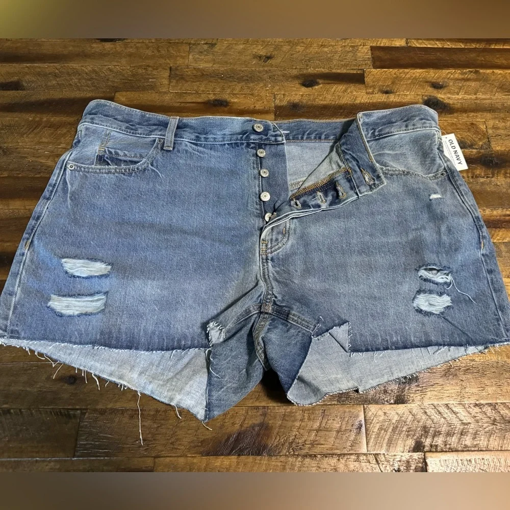 NWT Old Navy high-rise Slouchy Straight Jean Shorts
Size 20 - Picture 5 of 6